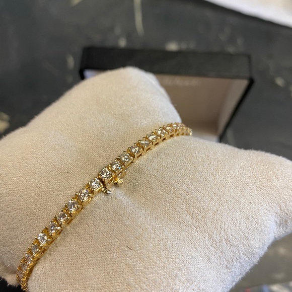 Diamond Tennis Bracelet - Picture 3 of 7